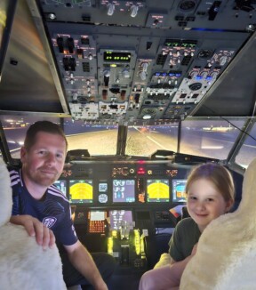 Dad Who Wanted to be a Pilot Builds Incredible Real-Life Simulator at Home–Now his Daughter’s Obsessed (Watch)